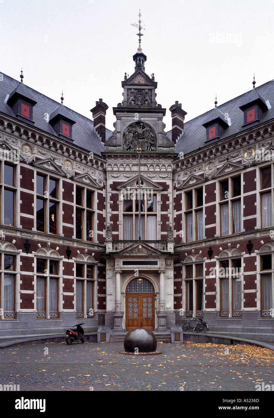 Domplein hi-res stock photography and images - Alamy