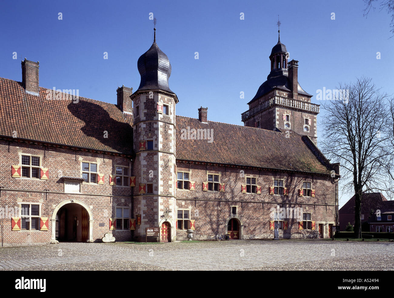 Raesfeld, Schloß, Vorhof mit Sterndeuterturm Stock Photo