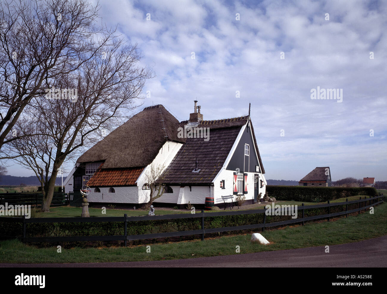 Schilfdach Stock Photos & Schilfdach Stock Images - Alamy