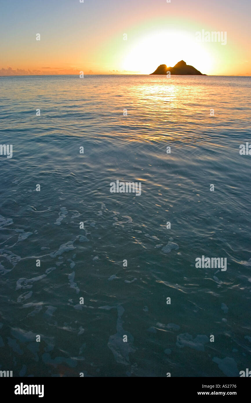 pacific sunrise at lani kai beach oahu hawaii Stock Photo - Alamy