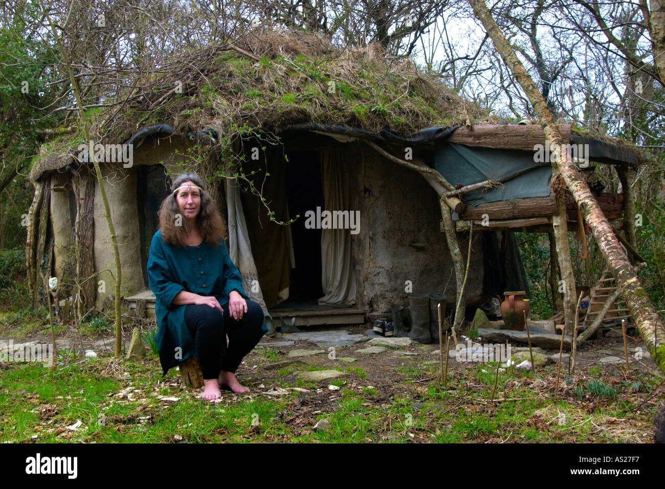 Emma Orbach with the roundhouse she built at the eco village of Brithdir Mawr near Newport Pembrokeshire Wales UK GB Stock Photo
