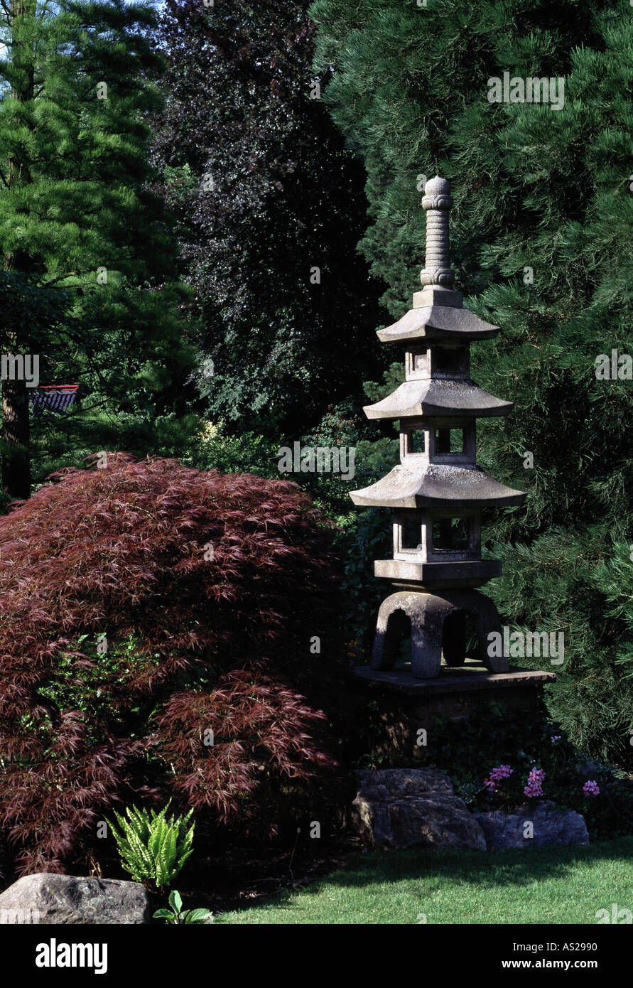 Leverkusen, Japanischer Garten, Steinpagode Stock Photo Alamy