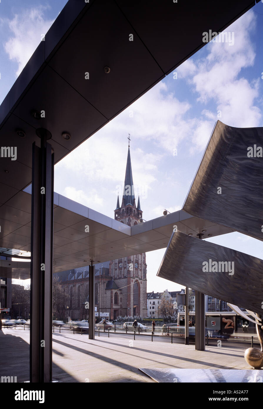 Düsseldorf, Kirchplatz, Skulptur vor der West-LB Stock Photo