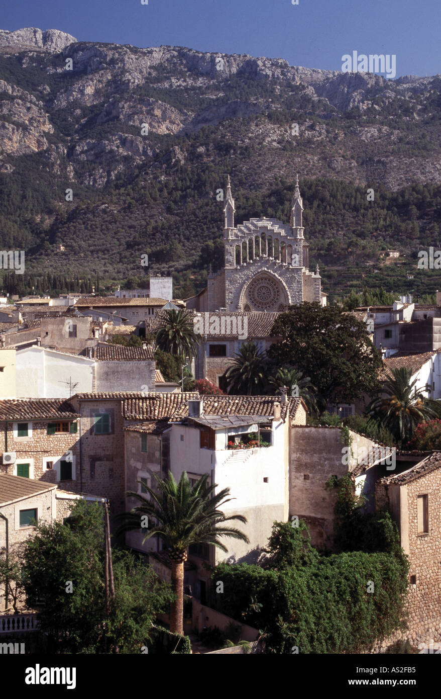 Palma de Mallorca,  Pfarrkirche mit Berglandschaft, Blick auf Fassade, 2 Stock Photo