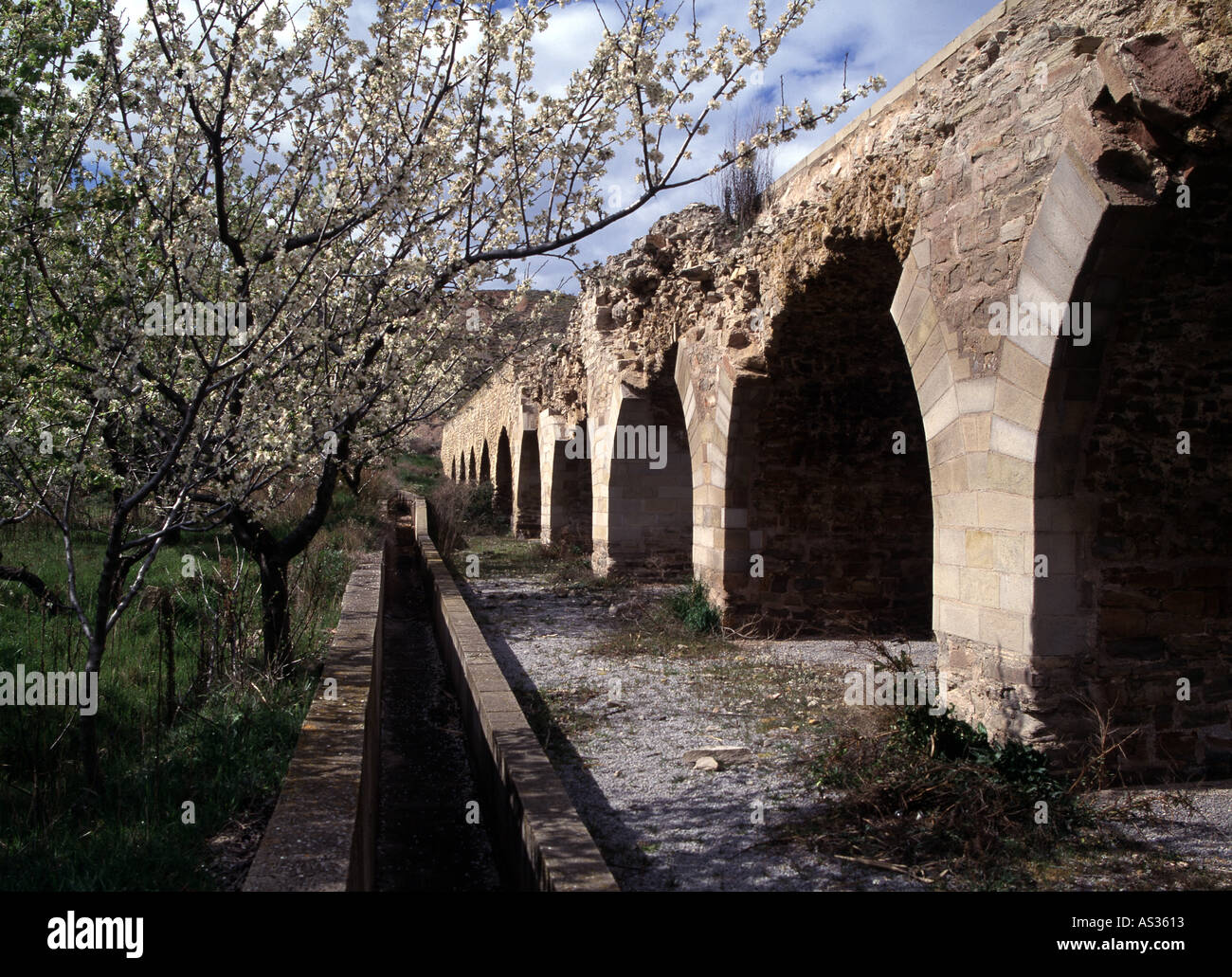 Alcanadre, Römischer Aquädukt Stock Photo - Alamy