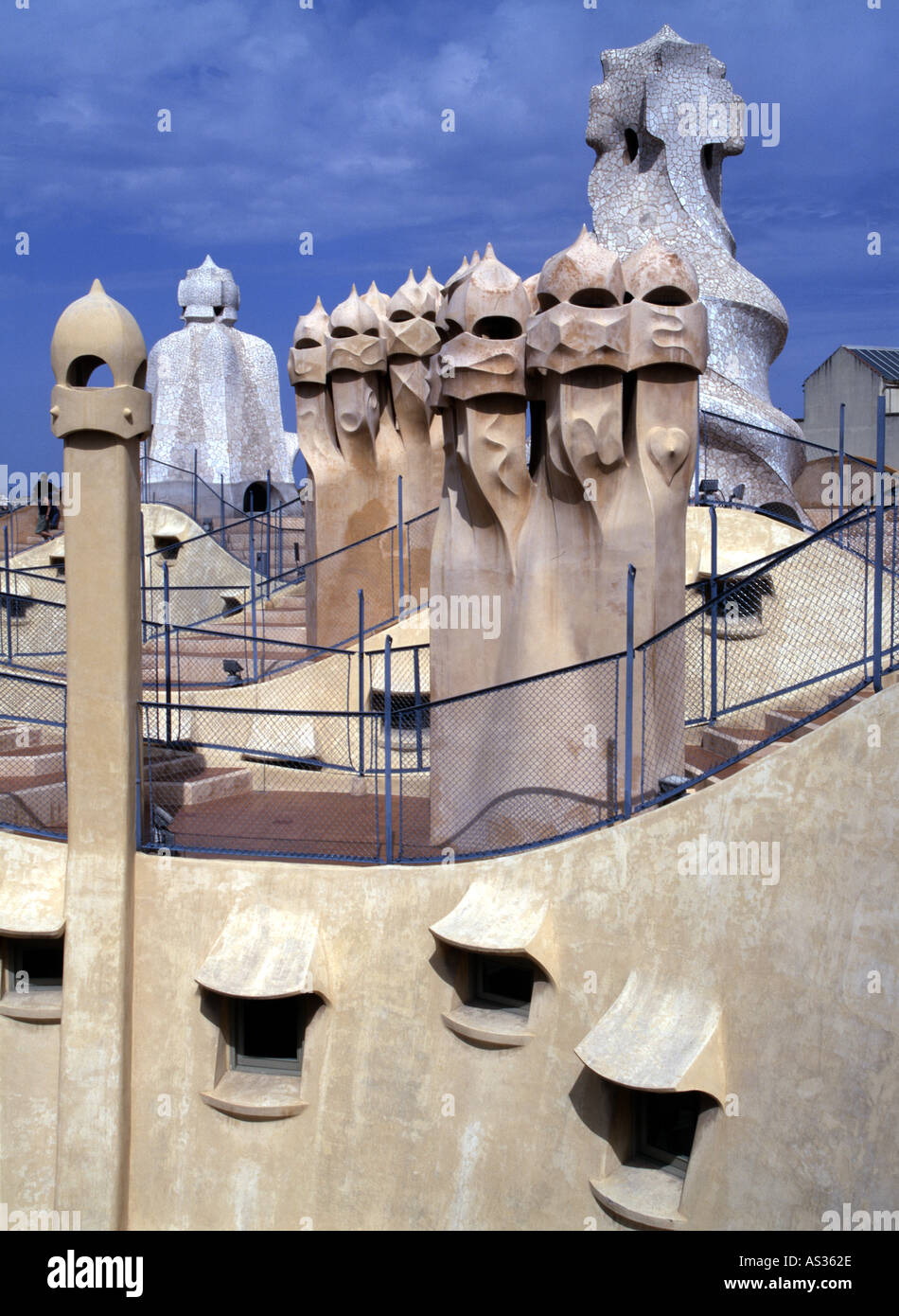 Barcelona Casa Mila Dachlandschaft A Gaudi 1906 1910 Stock