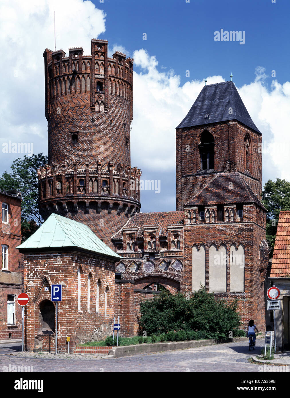 Tangermünde, Neustädter Tor und  Turm der ehemaligen Nikolaikirche, Stock Photo