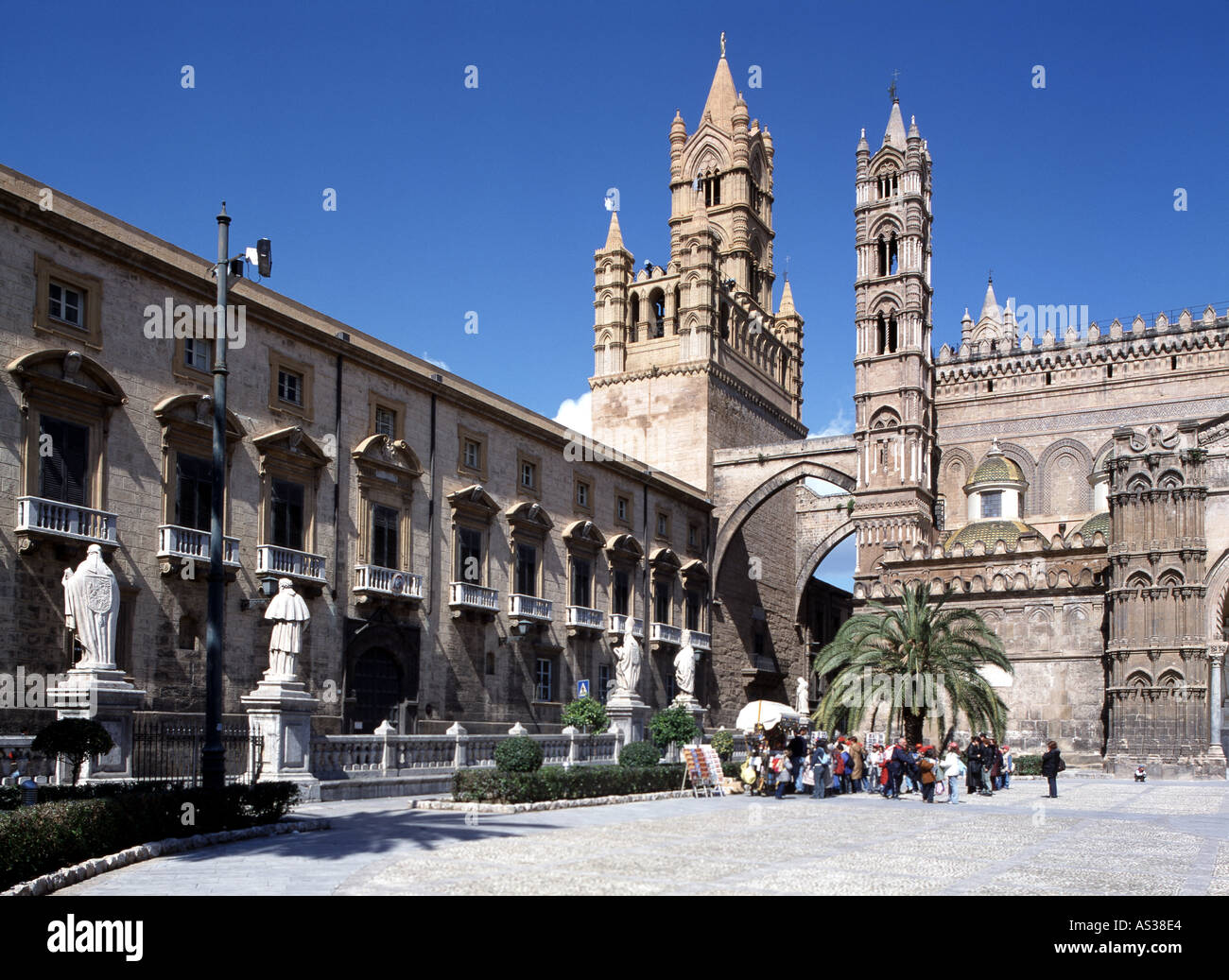 Palermo, Kathedrale, Westtürme von Süden Stock Photo