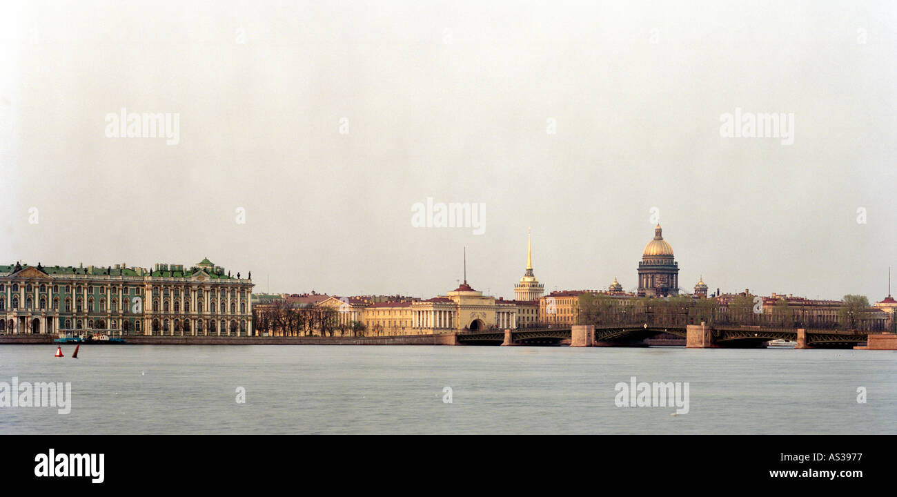Sankt Petersburg, Blick über die Newa auf Winterpalast, Admiralität und Isaaks-Kathedrale Stock Photo