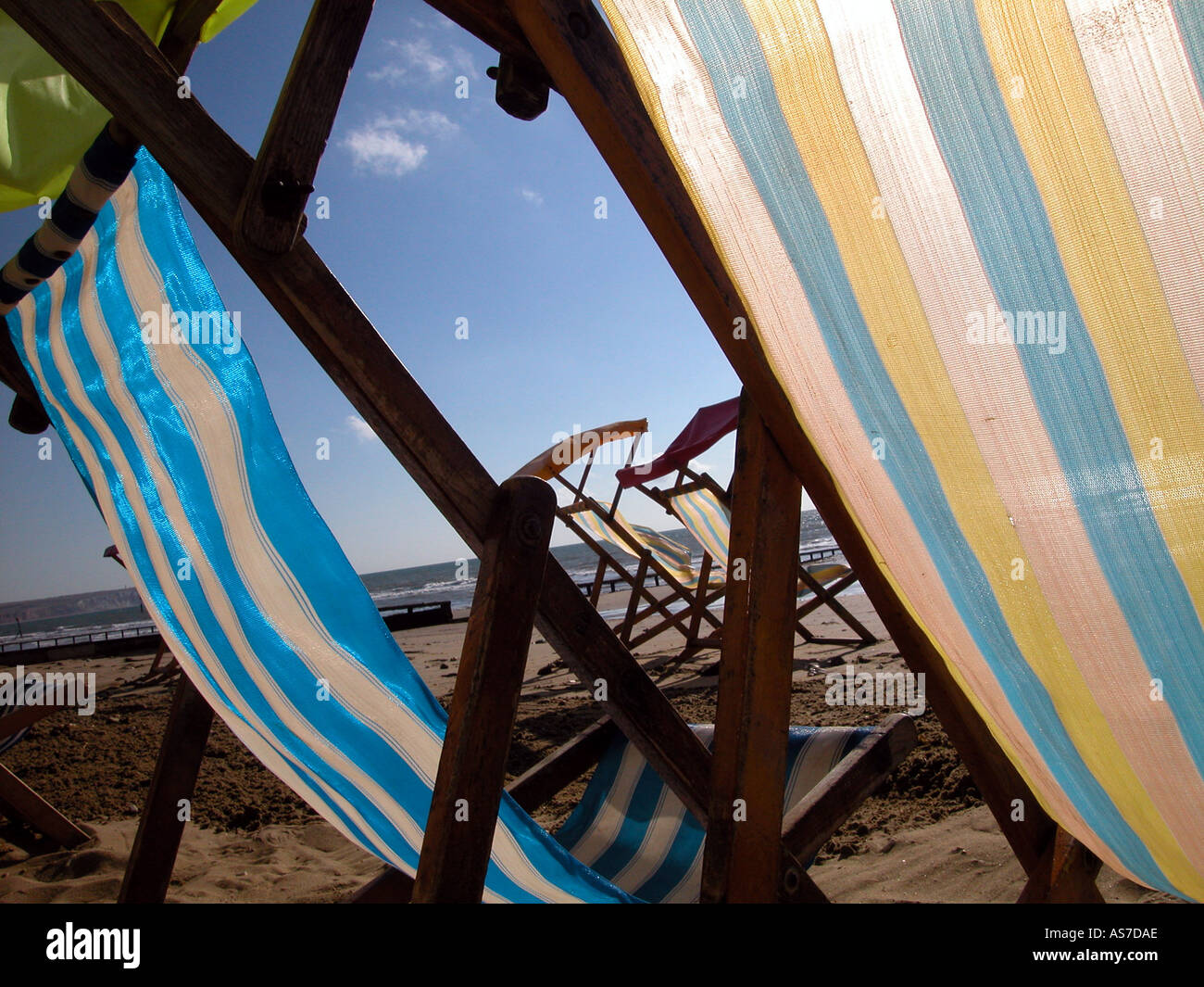 Striped fabric deck chairs hi-res stock photography and images - Alamy