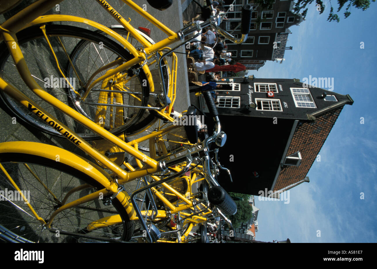 Yellow bicycle hi-res stock photography and images - Alamy