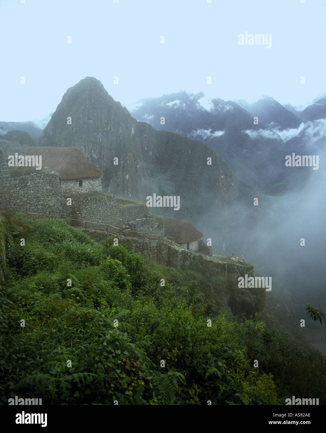 Misty view machu picchu ruins hi-res stock photography and images - Alamy