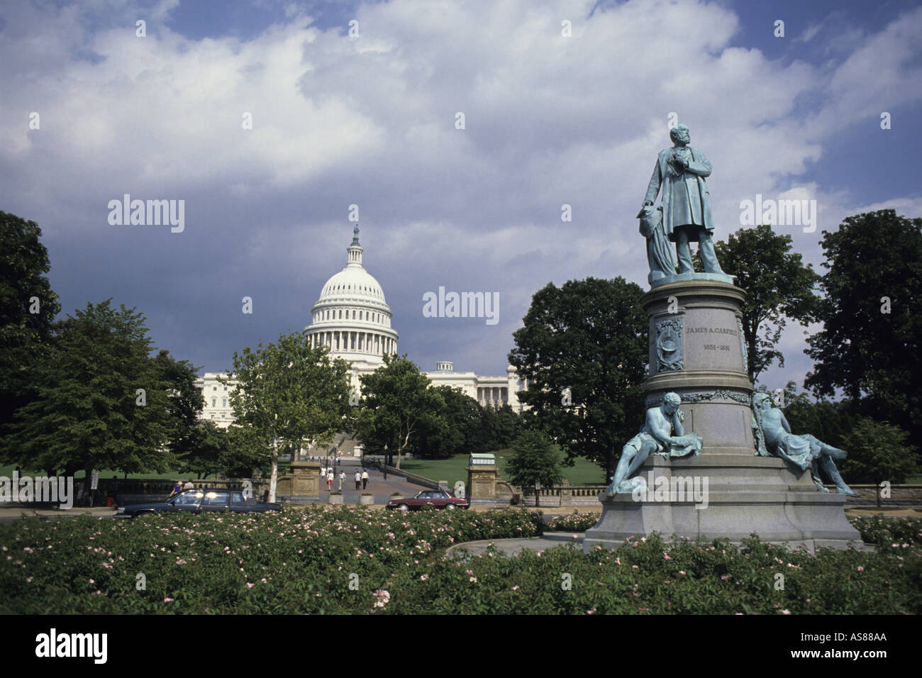Usa Washington Dc James Garfield Statue And The Capitol Building Stock