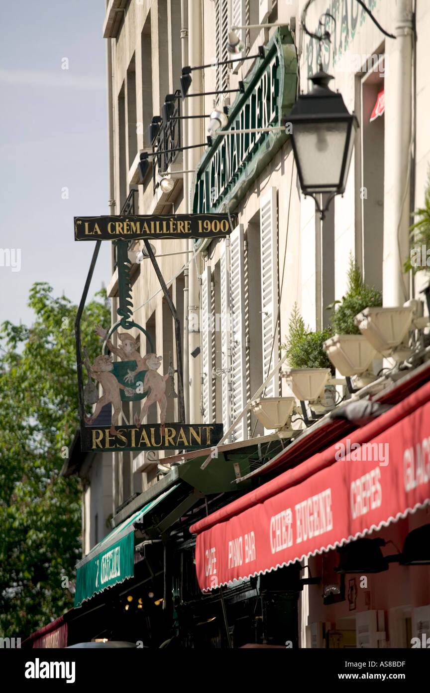 Street scene Place du Tertre Paris France Stock Photo - Alamy