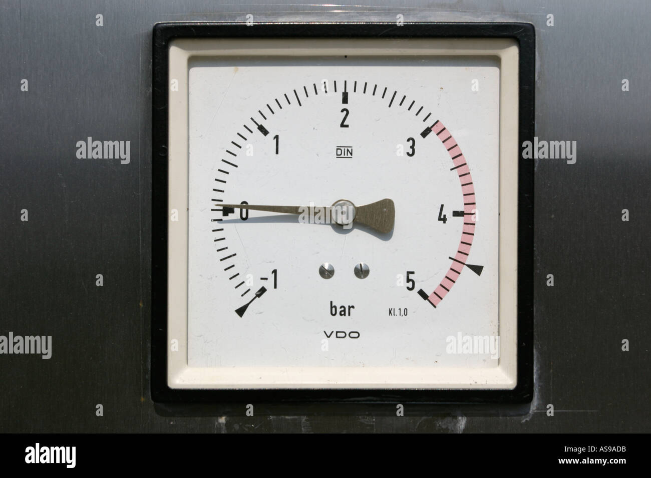 Pressure gauge detail hi-res stock photography and images - Alamy