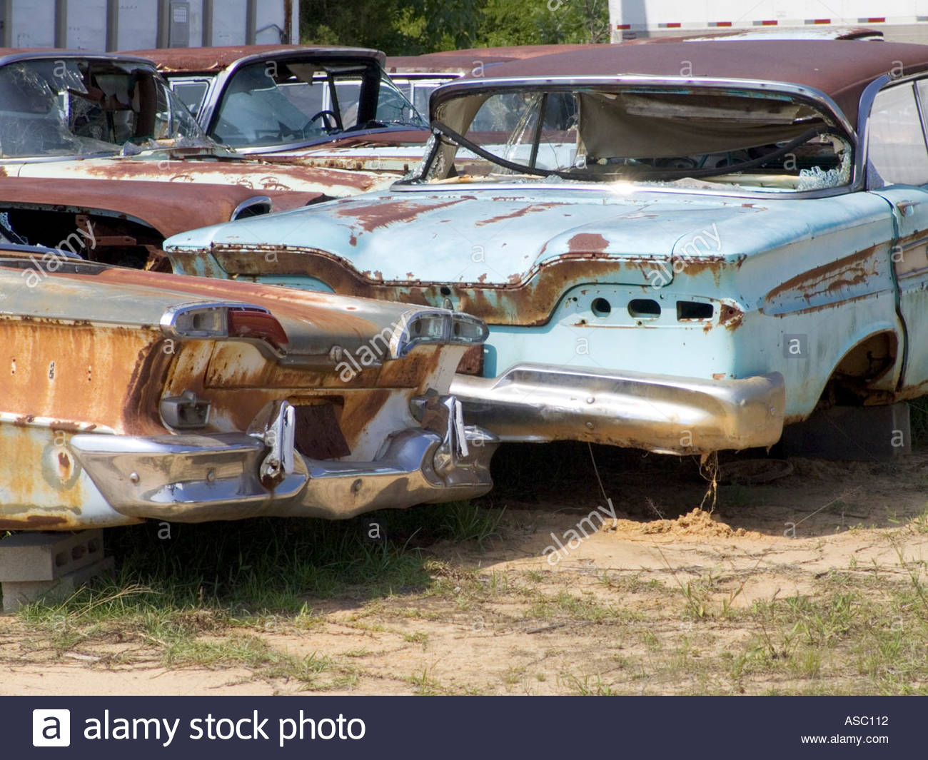 Junk Yard With Old Us Cars Stock Photos & Junk Yard With Old Us Cars ...