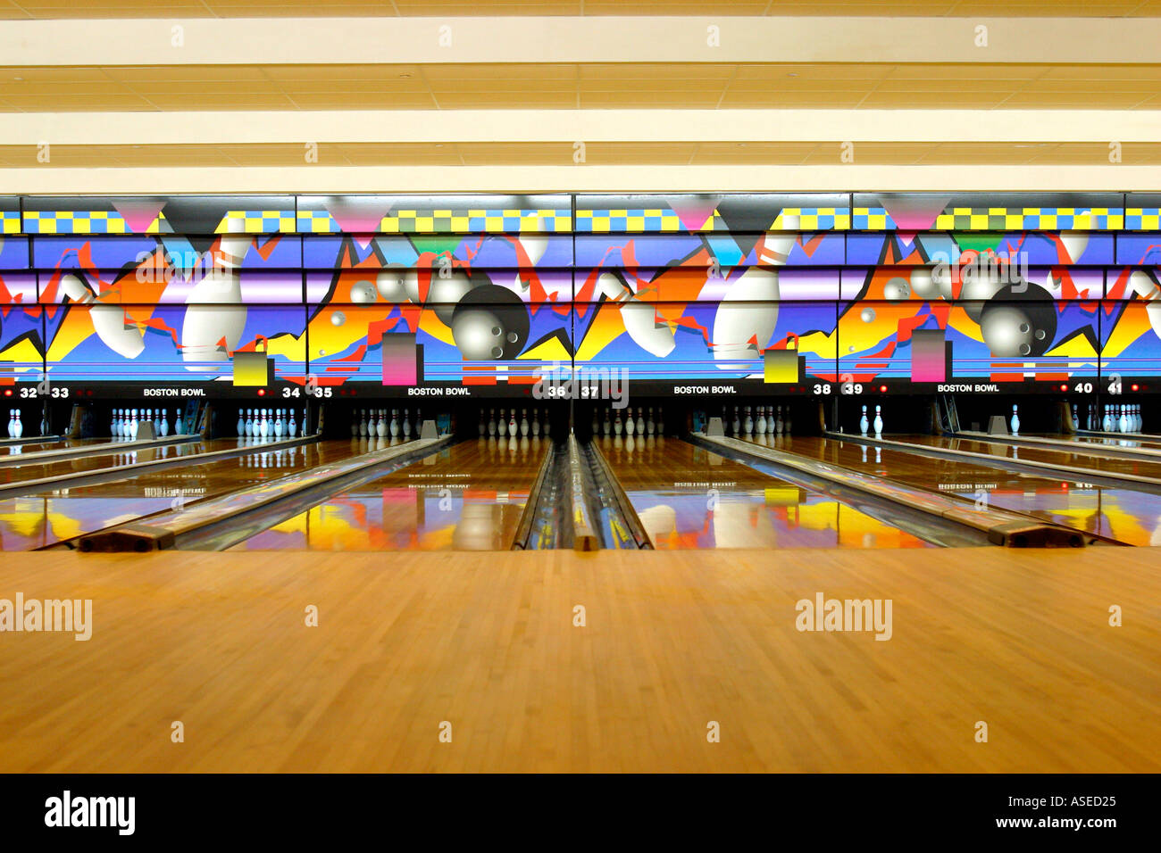 Empty Bowling Lanes Hi-res Stock Photography And Images - Alamy