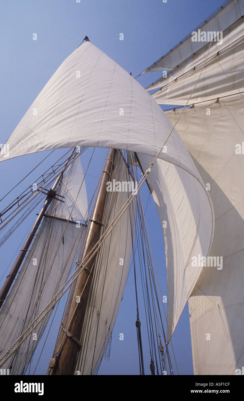 Ship under full sail hires stock photography and images Alamy