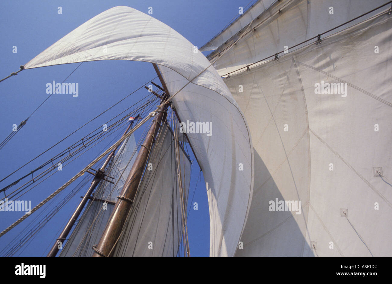 Ship under full sail hires stock photography and images Alamy