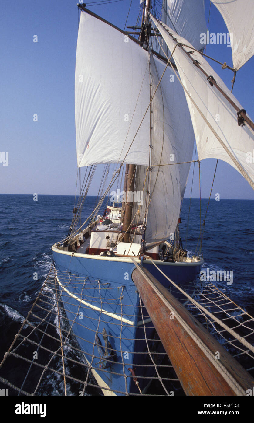 Ship under full sail hires stock photography and images Alamy