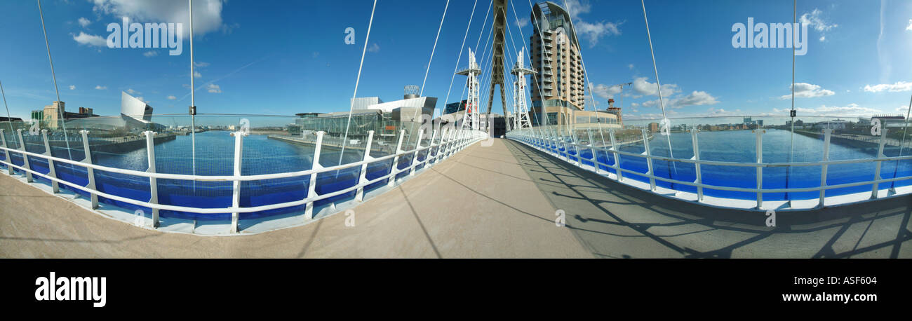 The Lowry Bridge 8 Salford Quays Greater Manchester Lancashire U K Europe Stock Photo