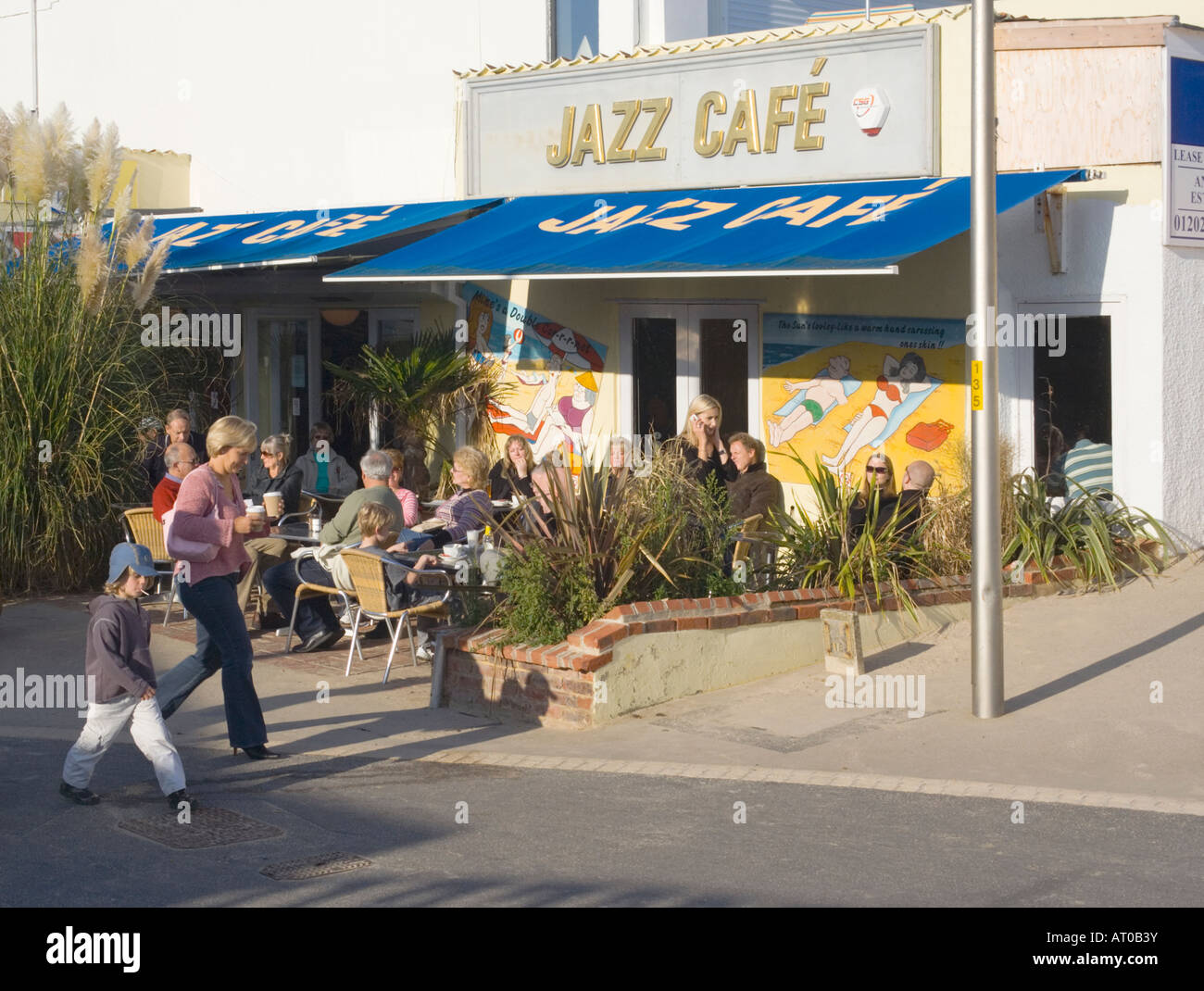 Jazz cafe dorset hi-res stock photography and images - Alamy