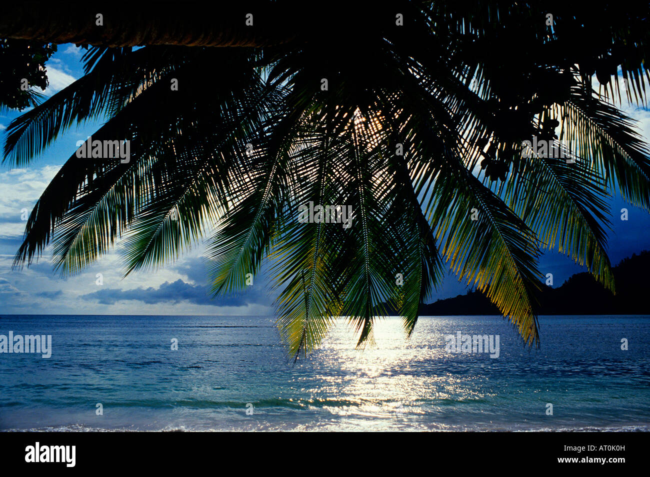 Calm Sea Setting Romantic sun setting hi-res stock photography and images - Alamy