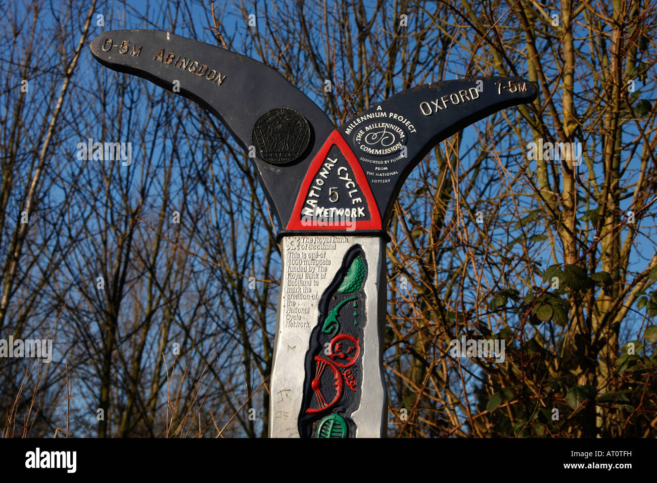 [Millennium Milepost], Sustrans National Cycle Network, Route 5 at Radley between Abingdon and Oxford, Oxfordshire, England, UK Stock Photo