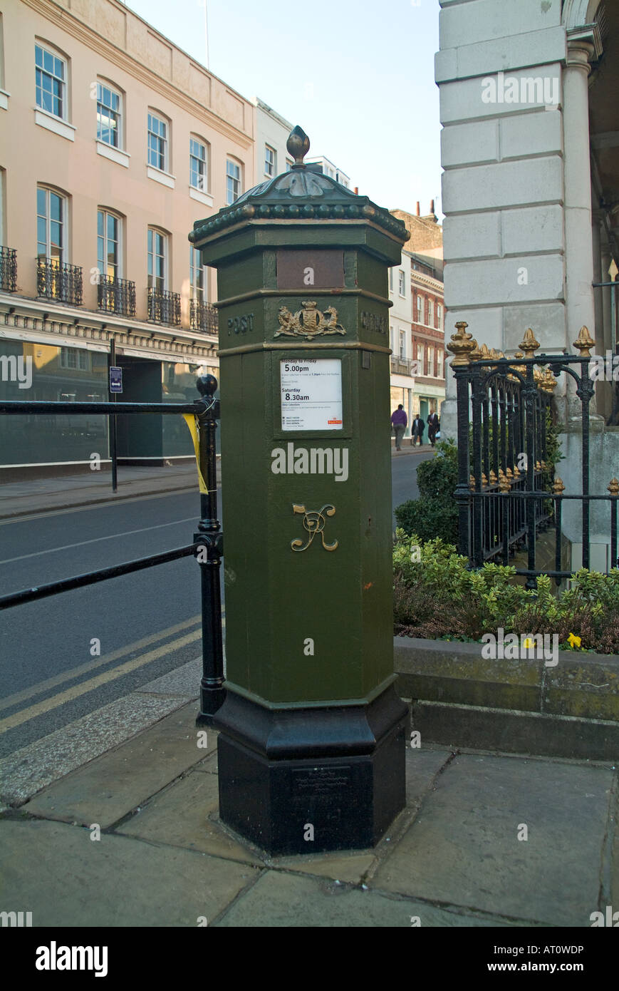 Green Post Box , Windsor, near Castle Stock Photo Alamy