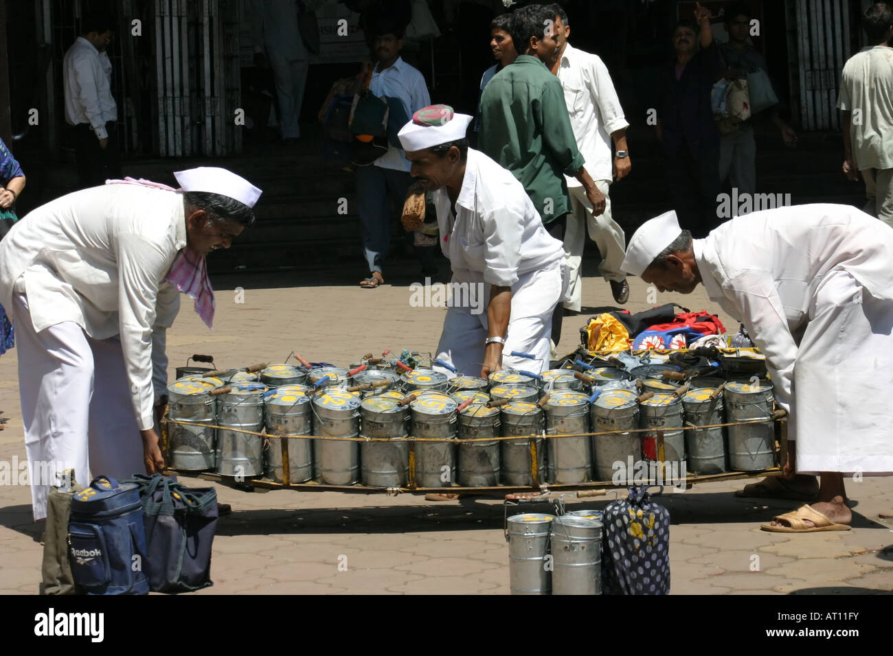 Man carrying heavy load hi-res stock photography and images - Alamy