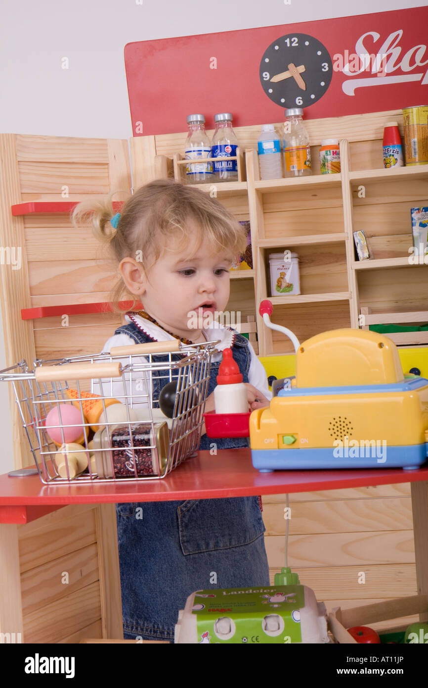 children play shop