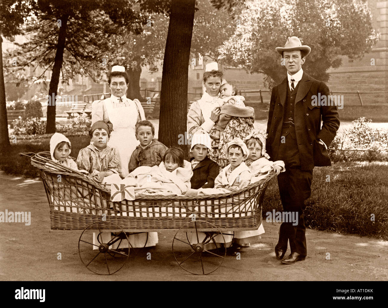 Very large pram with sick children, Melbourne, Australia, c. 1900 Stock Photo