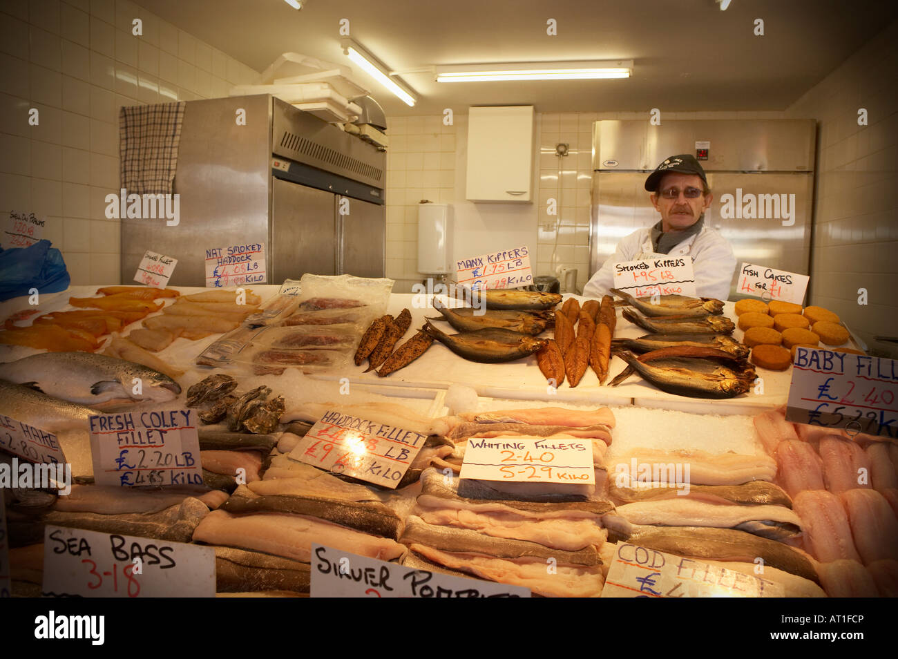 DEWSBURY TOWN CENTRE MARKET STALL SELLING FRESH FISH POULTRY AND GAME Stock Photo