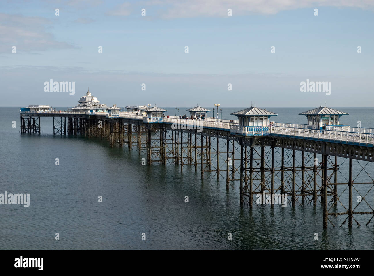 llandudno-pier-conwy-north-wales-stock-photo-alamy