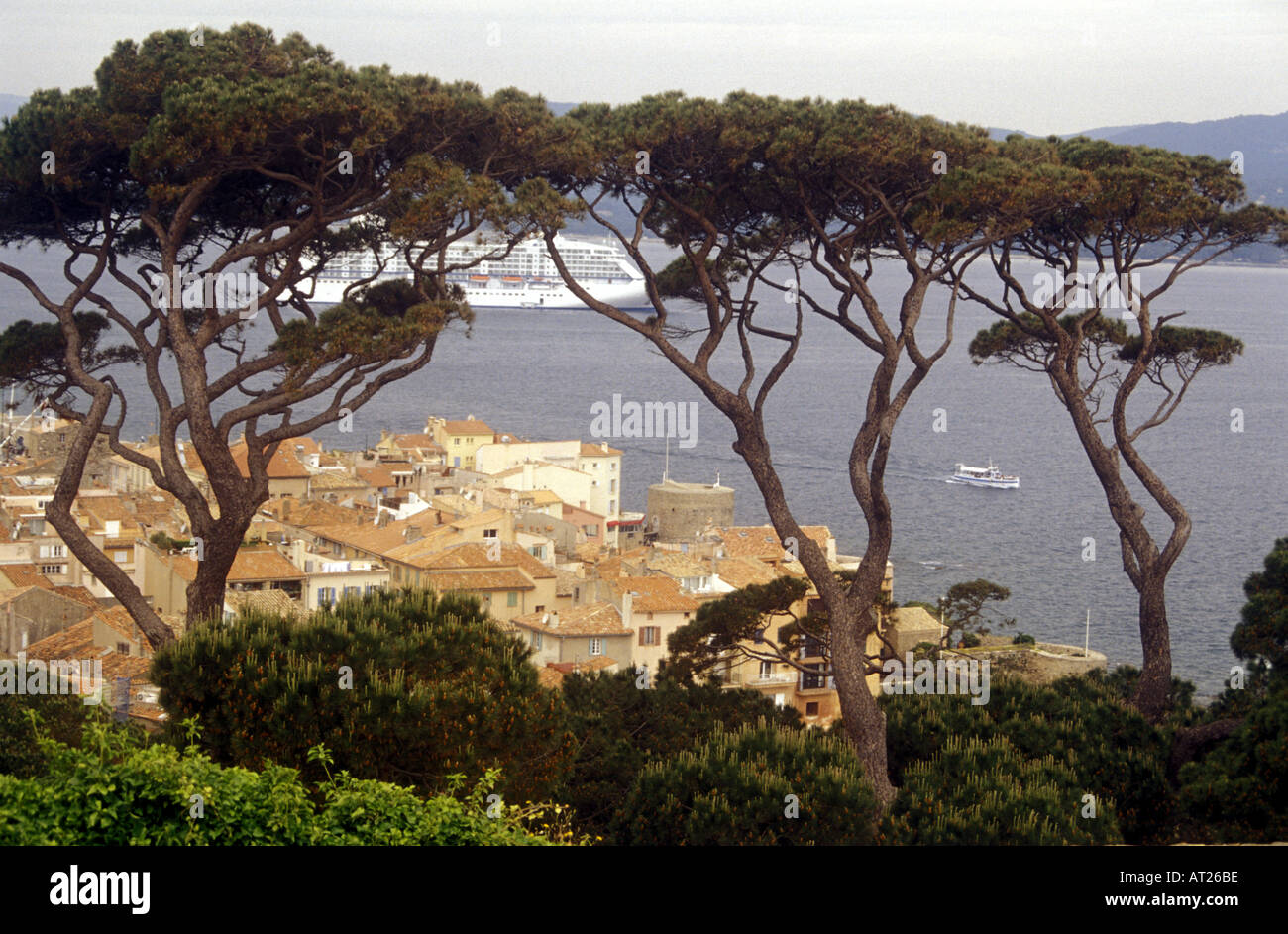cruise ship dominates the town and port of saint tropez Stock Photo - Alamy