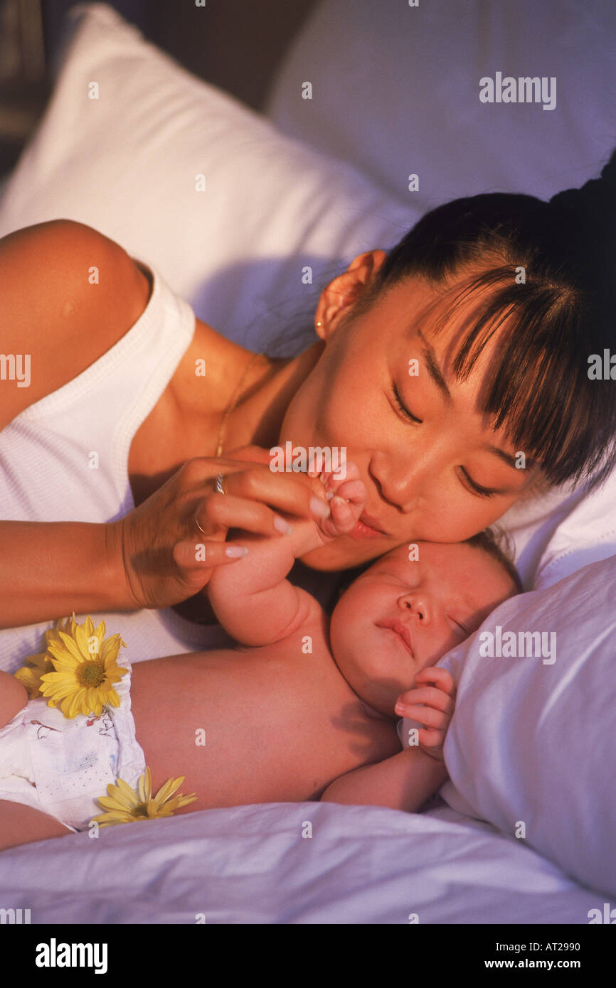 Korean mother and newborn hi-res stock photography and images - Alamy