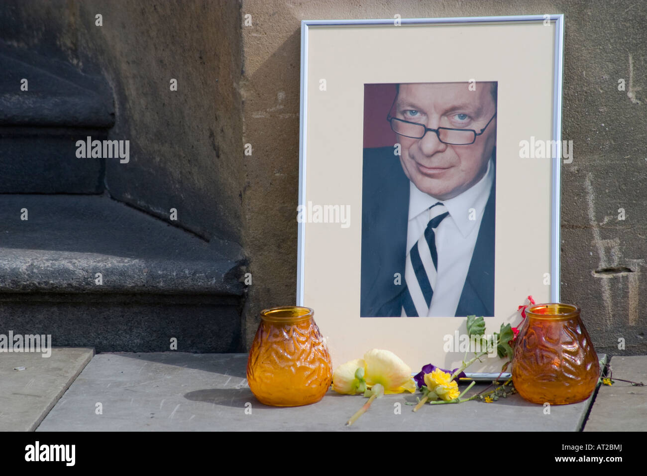 Shrine To Tony 'Mr Manchester' Wilson On The Steps Of Manchester Town Hall Stock Photo