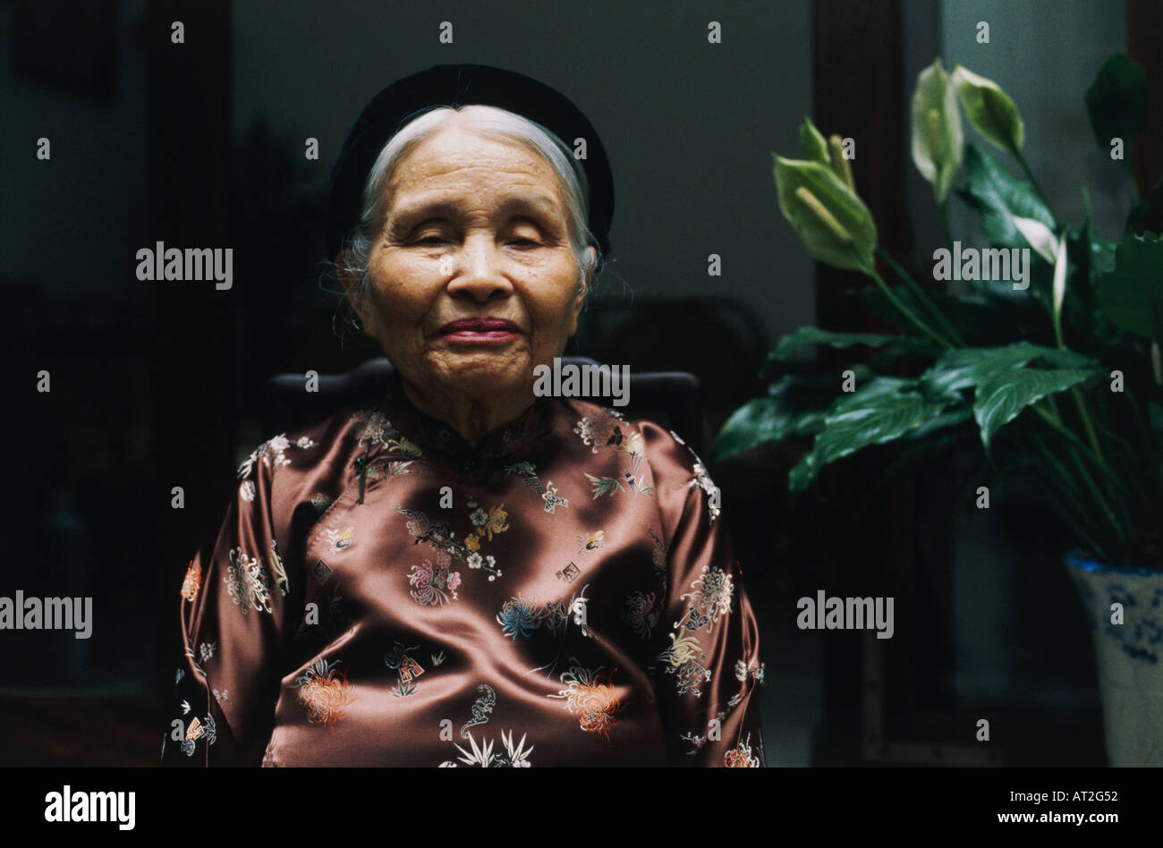 Portrait Of A Chinese Lady Stock Photo Alamy