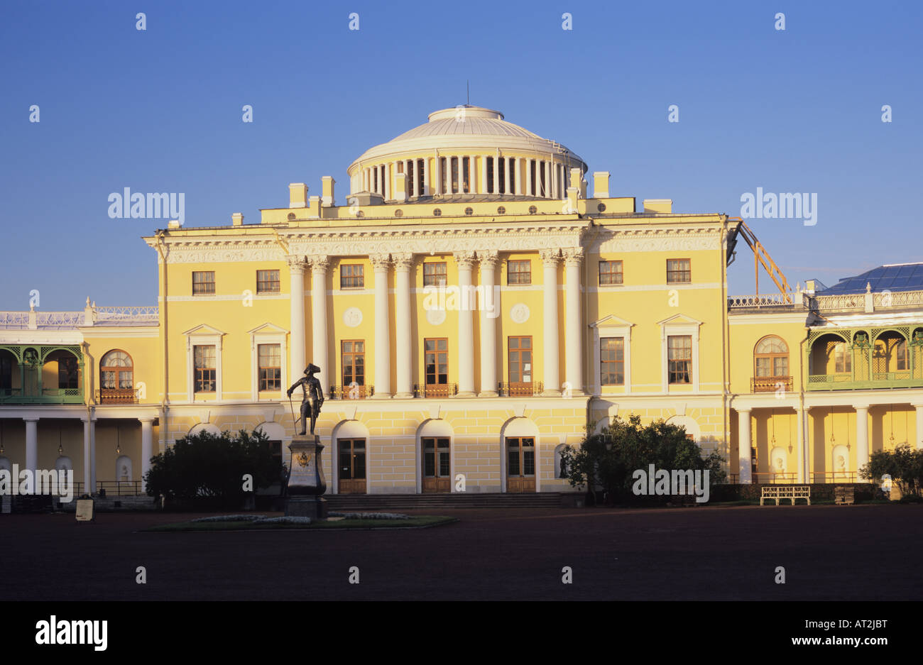 Czar of russia palace hi-res stock photography and images - Alamy