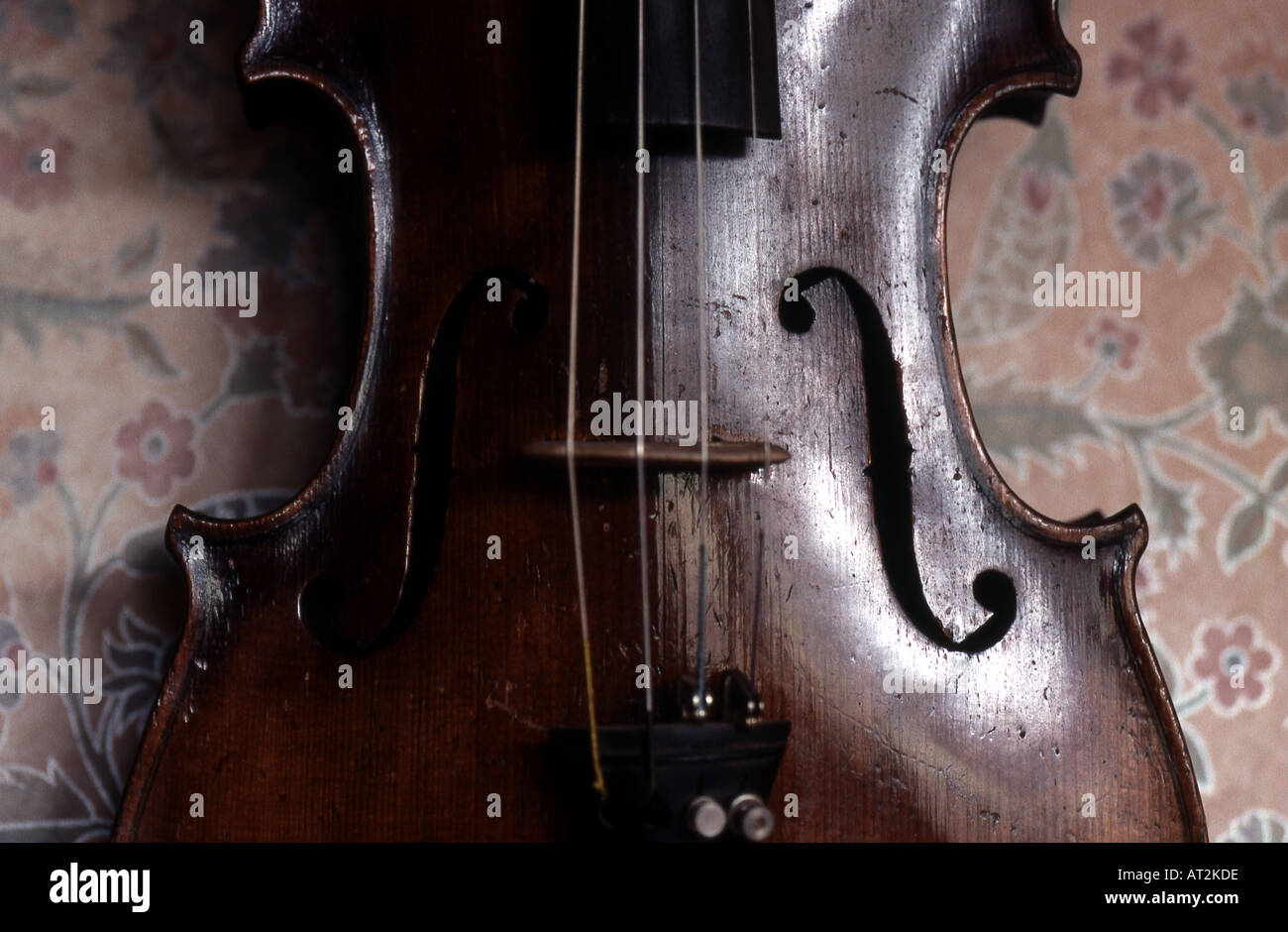 Violin wall hanging hi-res stock photography and images - Alamy