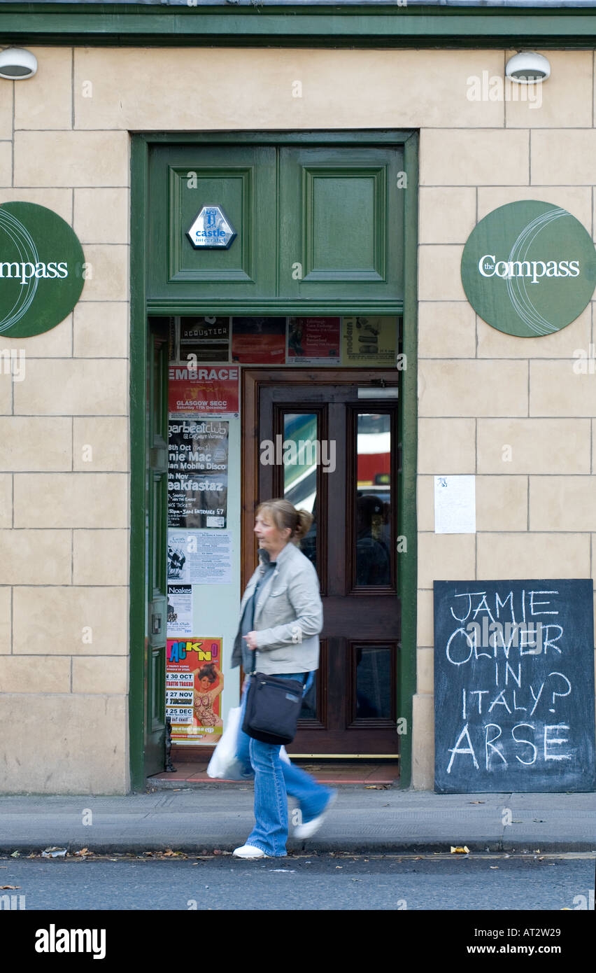 Board with message for Jamie Oliver outside the Compass pub, Edinburgh, Scotland, Stock Photo