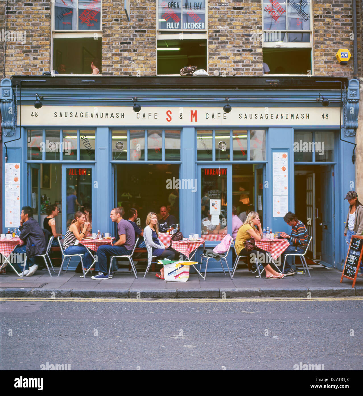 'Sausage and Mash' Cafe Spitalfields, London England UK  KATHY DEWITT Stock Photo