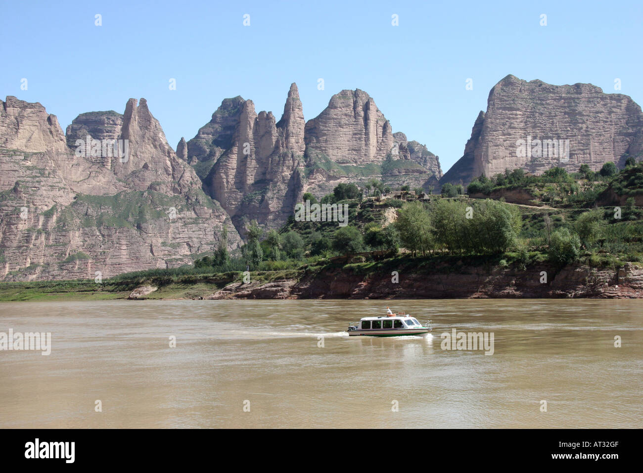 Bingling Si, Buddhist Grottoes location among towering cliffs off a branch of the Yellow River, China Stock Photo