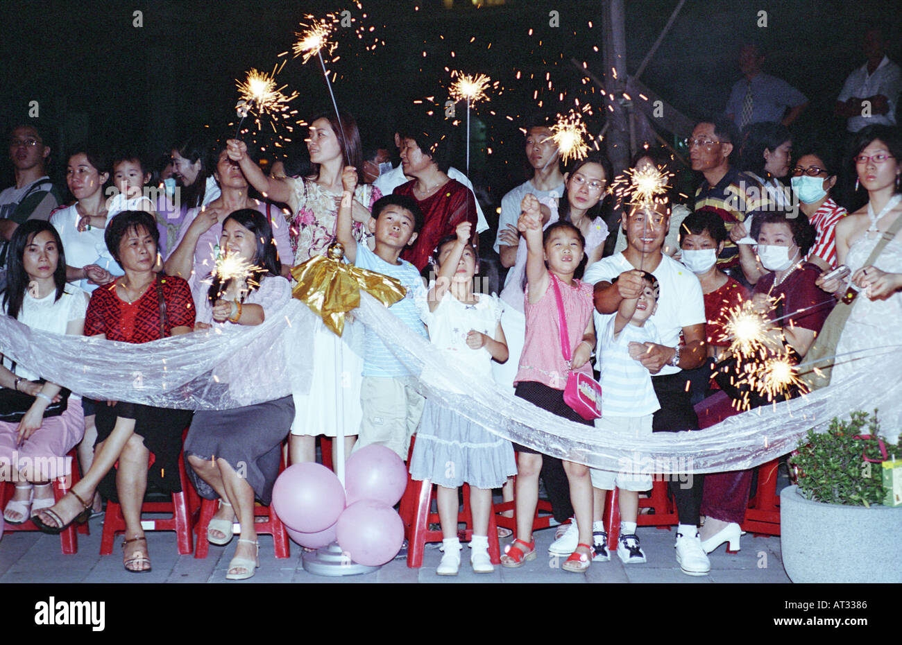 Chinese wedding guests hi-res stock photography and images - Alamy