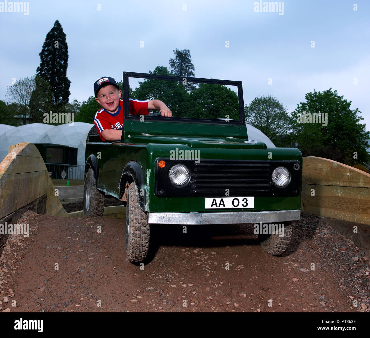 toy land rover defender