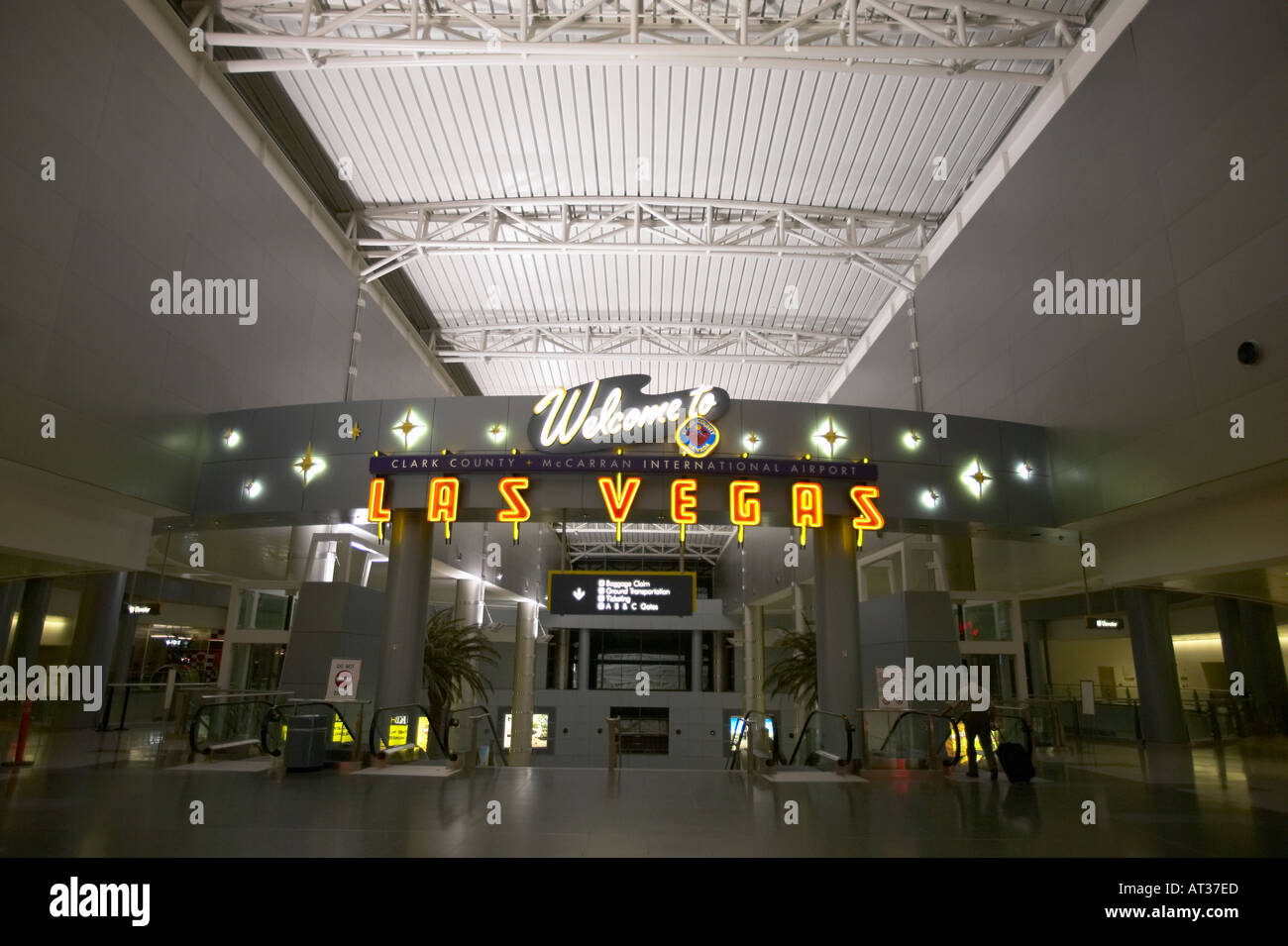 Welcome las vegas sign mccarran hi-res stock photography and images - Alamy