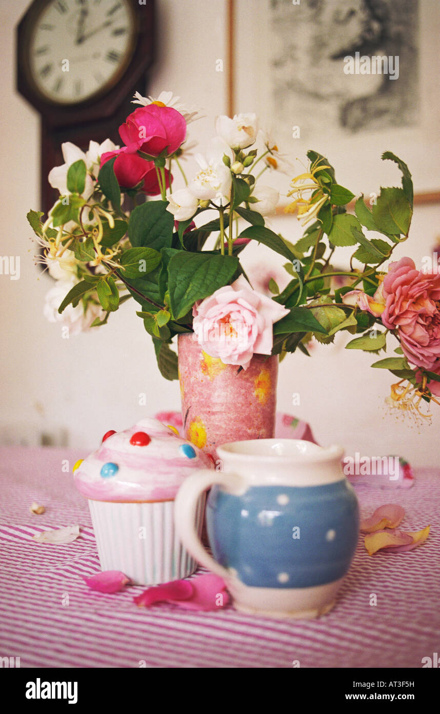 Pretty Flowers Vase Table Stock Photos Pretty Flowers Vase Table