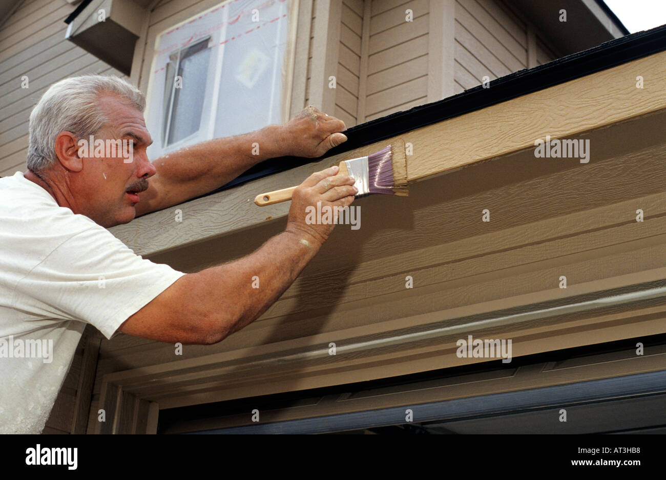 Worker brush applies paint hi-res stock photography and images - Alamy