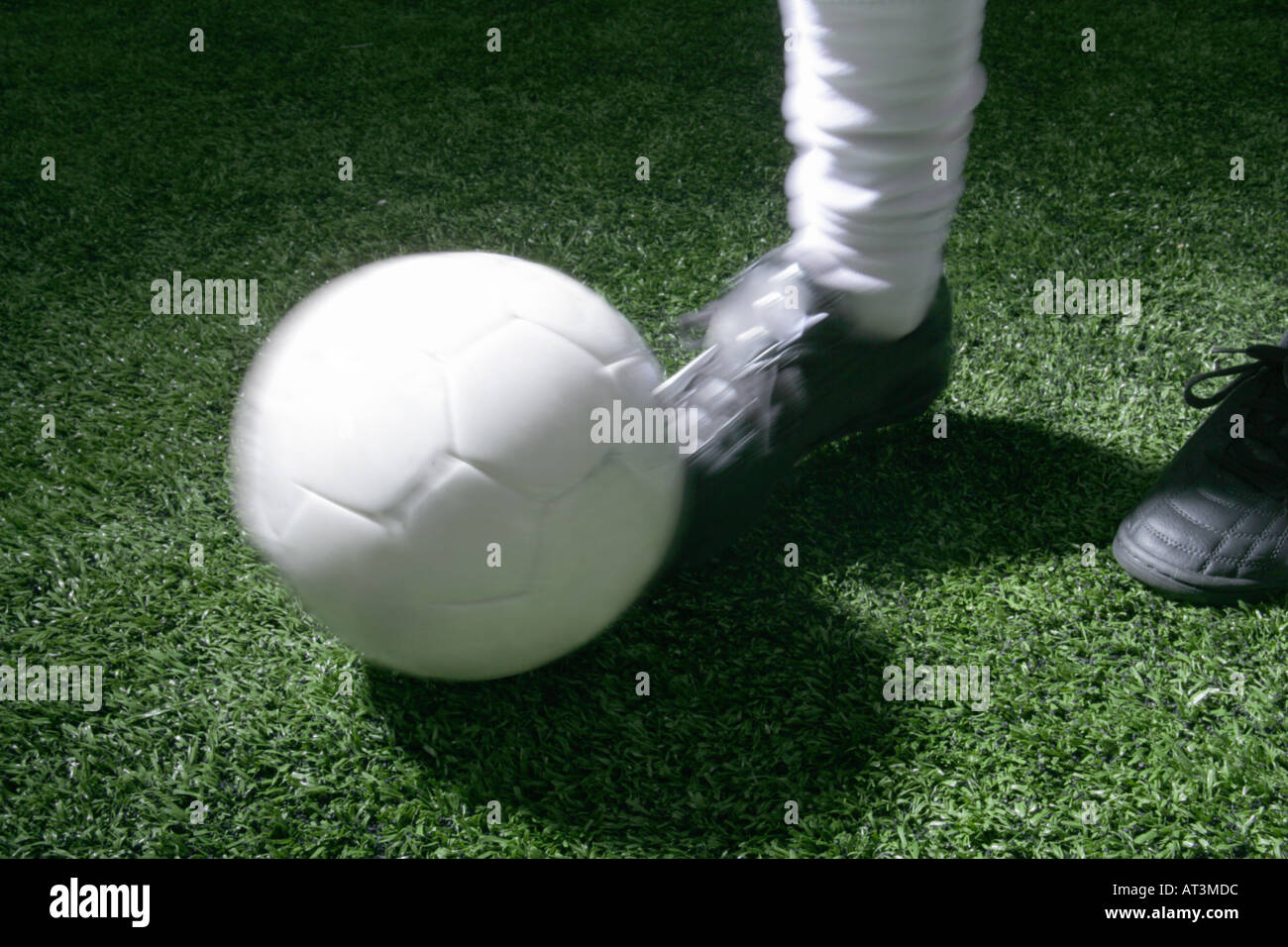 Kicking up legs hires stock photography and images Alamy