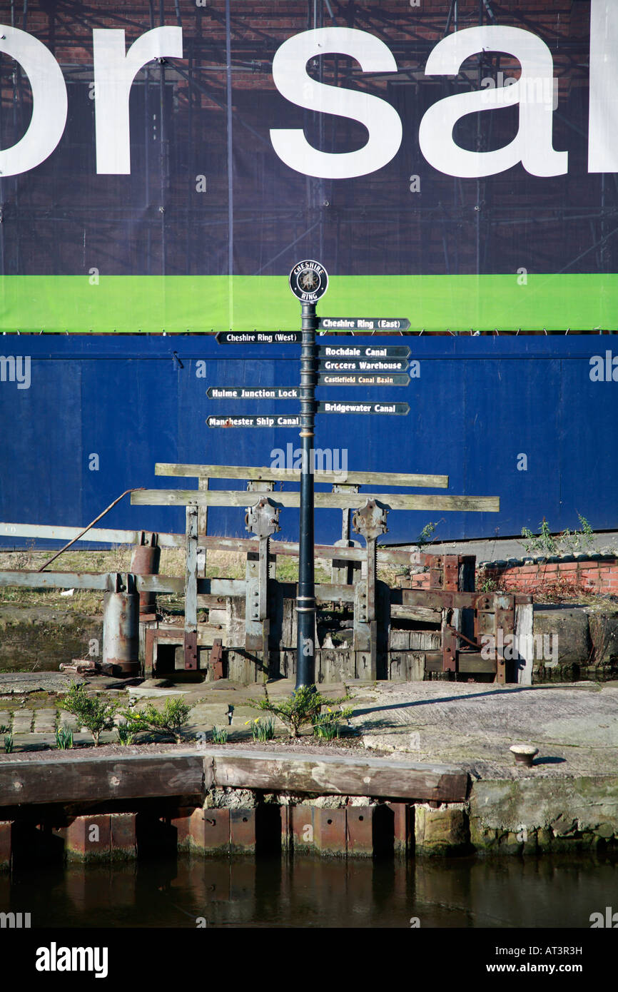 Cheshire Ring finger post on the Potato Wharf development site, Manchester, England UK Stock Photo